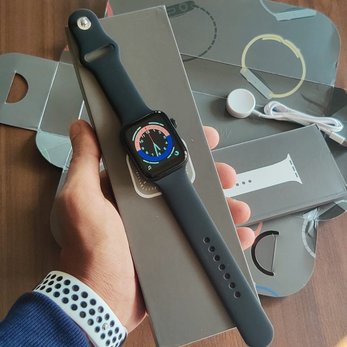 APPLE WATCH SERIES 7 WITH APPLE LOGO