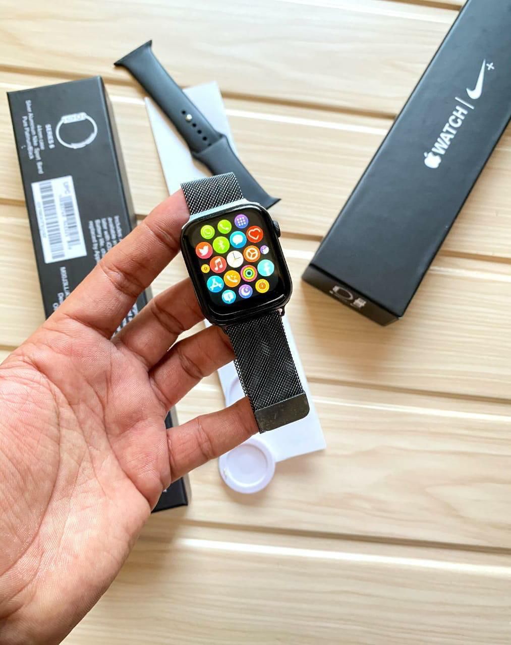 APPLE SERIES 6 WITH METAL STRAPS