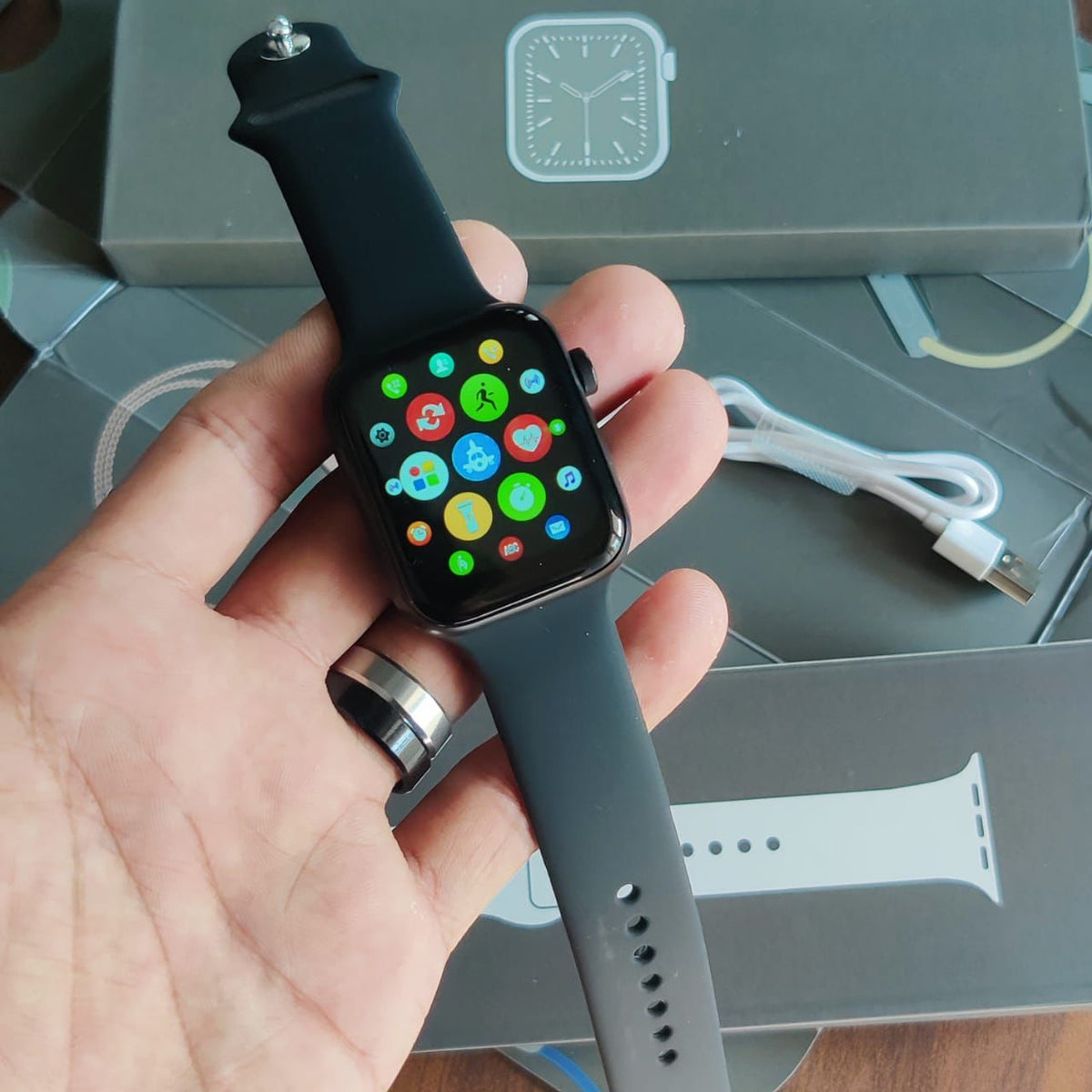 APPLE  WATCH  SERIES 7 WITH  APPLE  LOGO