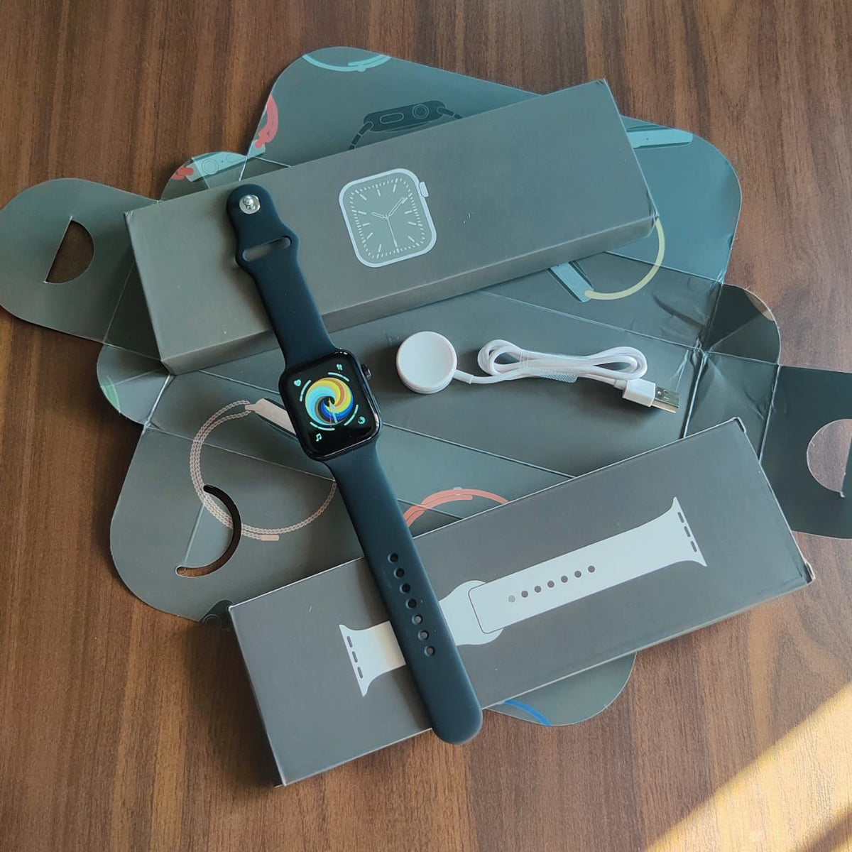 APPLE  WATCH  SERIES 7 WITH  APPLE  LOGO